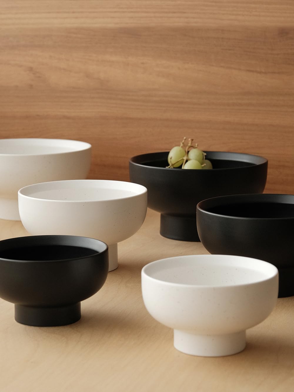 WENSHUO High-foot Deep Fruit Bowl  Ceramic Pedestal Decorative Bowl  Round Bowl for Salad  Small Size  (Matte Black  5.5")