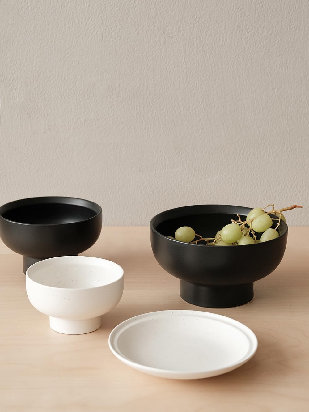 WENSHUO High-foot Deep Fruit Bowl  Ceramic Pedestal Decorative Bowl  Round Bowl for Salad  Small Size  (Matte Black  5.5")