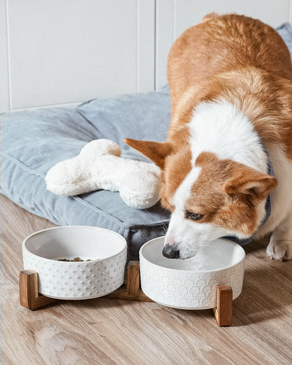 LE TAUCI Dog Bowl Set with Acacia Wood Stand - 1.5-Cup Ceramic Puppy Bowls for Small Dogs  Dual Food and Water Bowls with Weighted Non-Slip Base