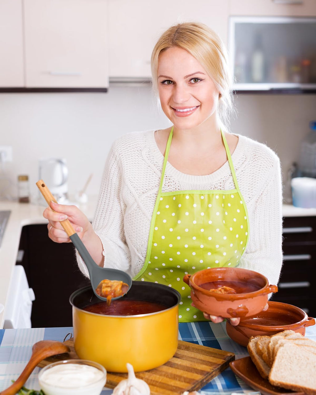 Pack of 2 Soup Ladle  Silicone Ladle Spoon with Wooden Handle  Large Non Stick High Heat Resistant Kitchen Utensils for Cooking  Stirring  Serving Soups(BLACK-GRAY)