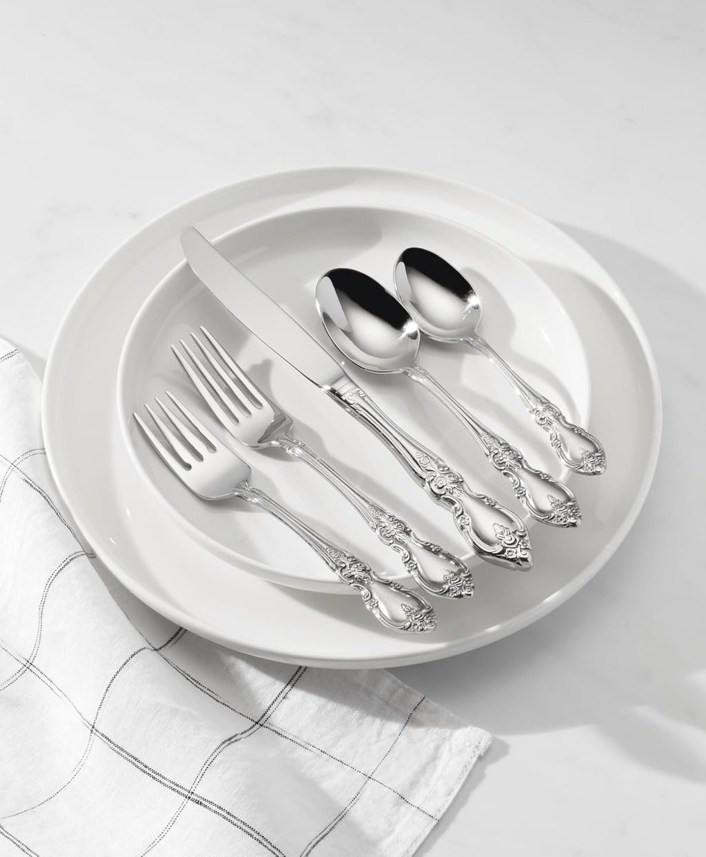 Oneida Louisiana 4-Piece Fine Dinner Forks Stainless Steel Silverware Set  18/8 Stainless Steel Fork Set  Service For 4  Dishwasher Safe  Mirror Finish  Utensils  Flatware Tableware (Silver  4 Piece)