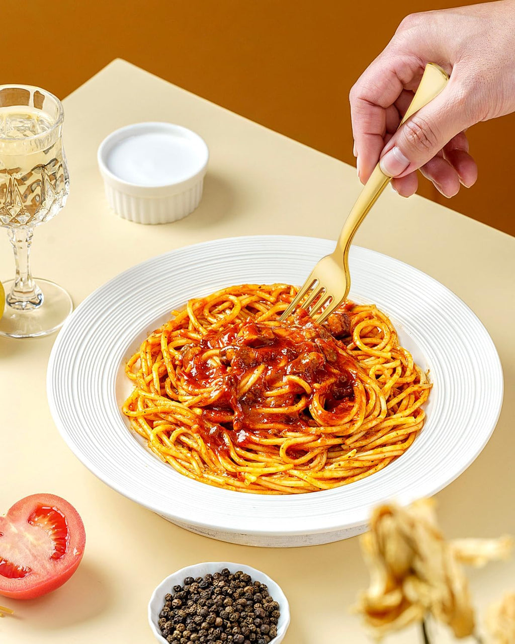 YOUBET 50PCS Gold Plastic Forks - Heavy Duty Plastic Forks - Solid Durable Gold Disposable Silverware for Party Picnic Wedding and Daily Use