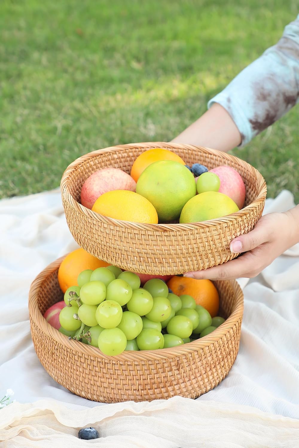 HITOMEN Handmade Rattan Bread Baskets Round Wicker Fruit Serving Storage Bowls  Natural Woven Decorative Kitchen Counter Organizing (Honey Brown) L-10.3"