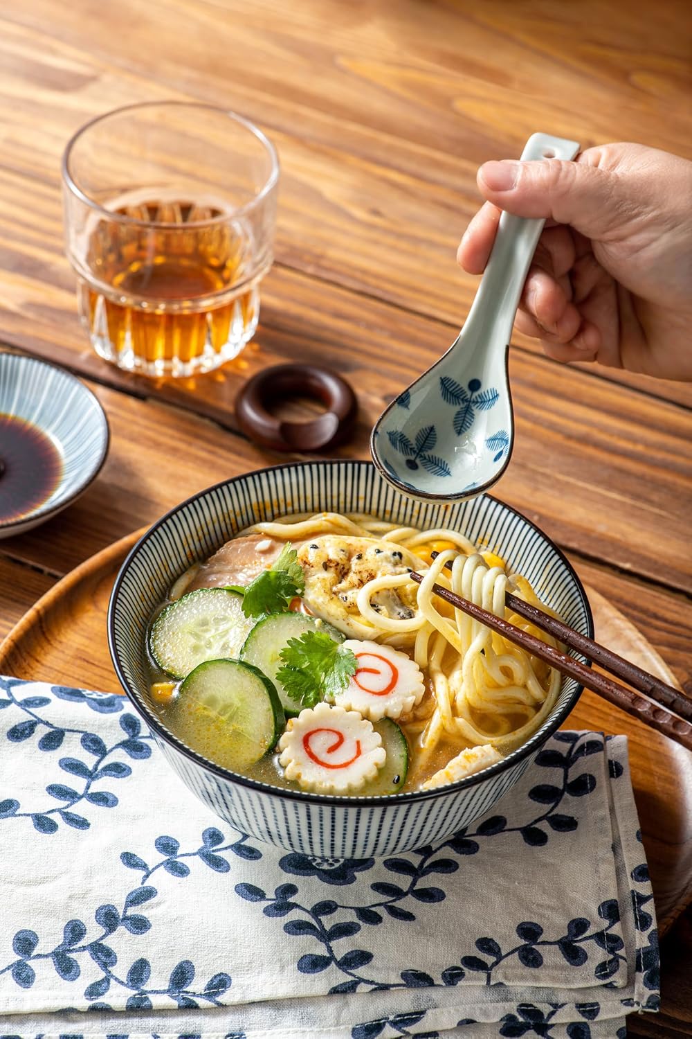 4Pcs Asian Soup Spoon Chinese Ceramic Soup Spoons Non-Slip Japanese Soup Spoon Ramen Spoons with Hook for Rice Pho Miso Soup Wonton Noodle (4  Retro Blue & White)