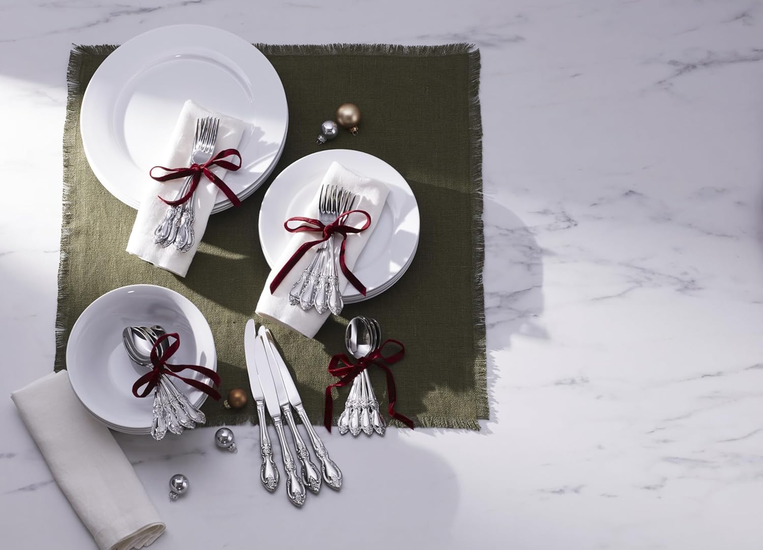 Oneida Louisiana 4-Piece Fine Salad Forks Stainless Steel Silverware Set  18/8 Stainless Steel Small Fork Set  Service For 4  Dishwasher Safe  Silver  Mirror Finish  Metal  Utensils (Silver  4 Piece)
