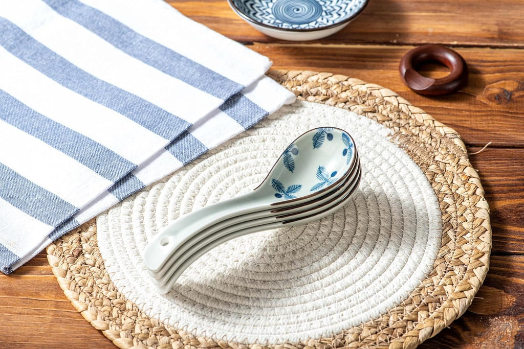 4Pcs Asian Soup Spoon Chinese Ceramic Soup Spoons Non-Slip Japanese Soup Spoon Ramen Spoons with Hook for Rice Pho Miso Soup Wonton Noodle (4  Retro Blue & White)