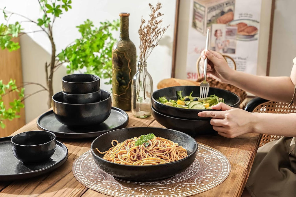S&Q'S CERAMICS Large Pasta Bowls  65 ounce Large Salad Bowls Set of 4  10'' Ceramic Wide Shallow Bowl Plates  Large Serving Bowls for Fruit  Party Entertaining  Microwave Safe(Black and Grey)