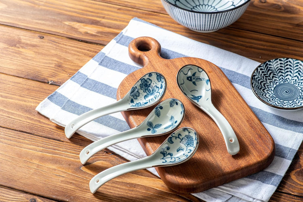 4Pcs Asian Soup Spoon Chinese Ceramic Soup Spoons Non-Slip Japanese Soup Spoon Ramen Spoons with Hook for Rice Pho Miso Soup Wonton Noodle (4  Retro Blue & White)