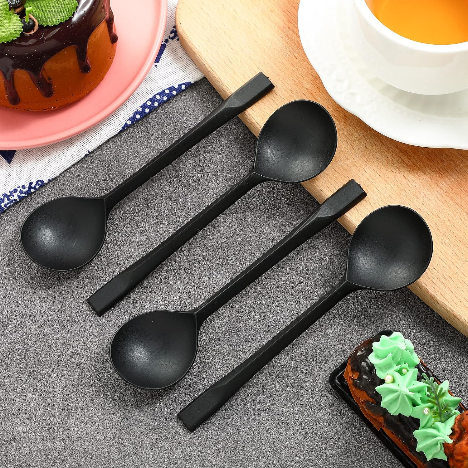 200 Pcs Plastic Soup Spoons Heavyweight Disposable Spoon Party Small Plastic Soup Spoons for Daily Use Wedding Birthday Home Party Picnics Restaurant Kitchen Summer Dessert Station Supplies(Black)